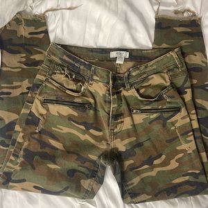 Forever21 Camouflage Crop Skinny Jean